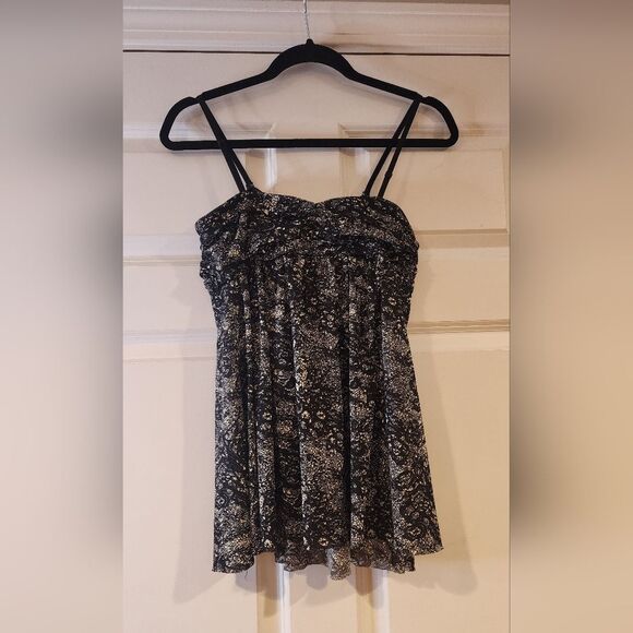 Express black and white patterned sheer tank L - Picture 4 of 4